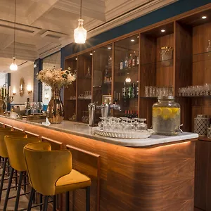 Hotel Le Bristol, Awinion